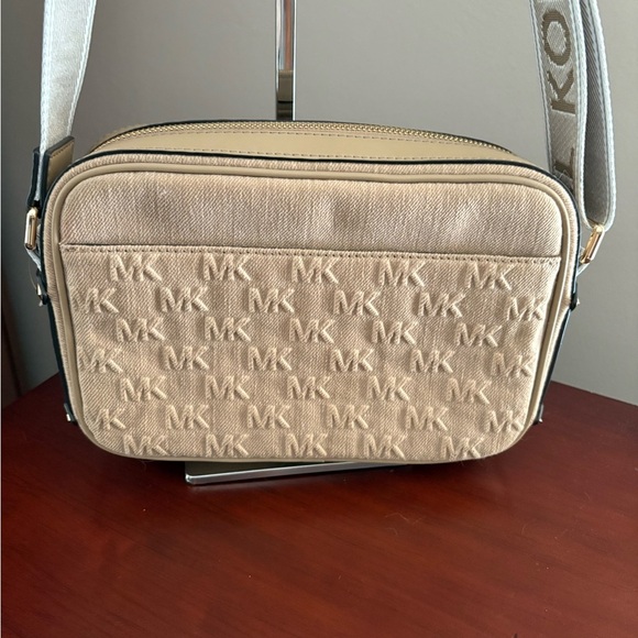 Michael Kors Maeve Large Logo East West Pocket Crossbody - NWT - Picture 6 of 13